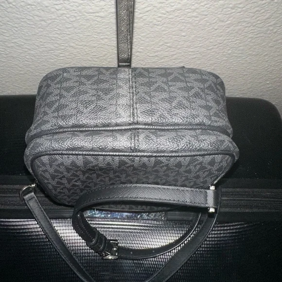 SOLD:  Jet Set Travel Medium Logo Crossbody Bag - Picture 5 of 8